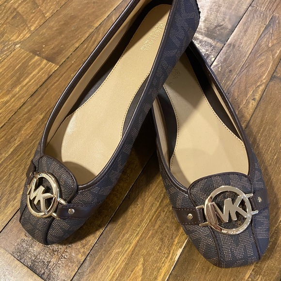 Michael Kors Brown Flats with Gold Emblem - Picture 1 of 3